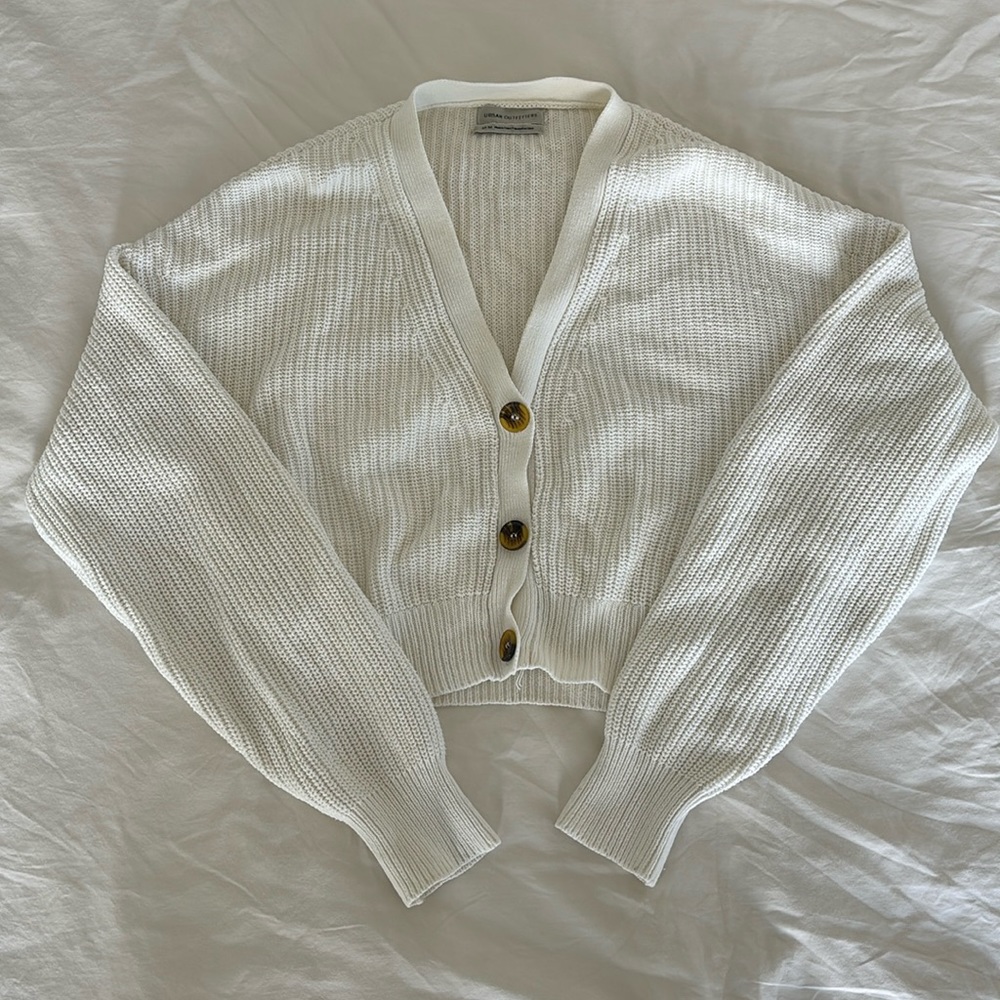 URBAN OUTFITTERS cropped knit sweater